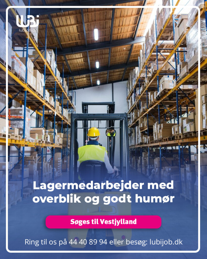 Lagermedarbejder med overblik og godt humør